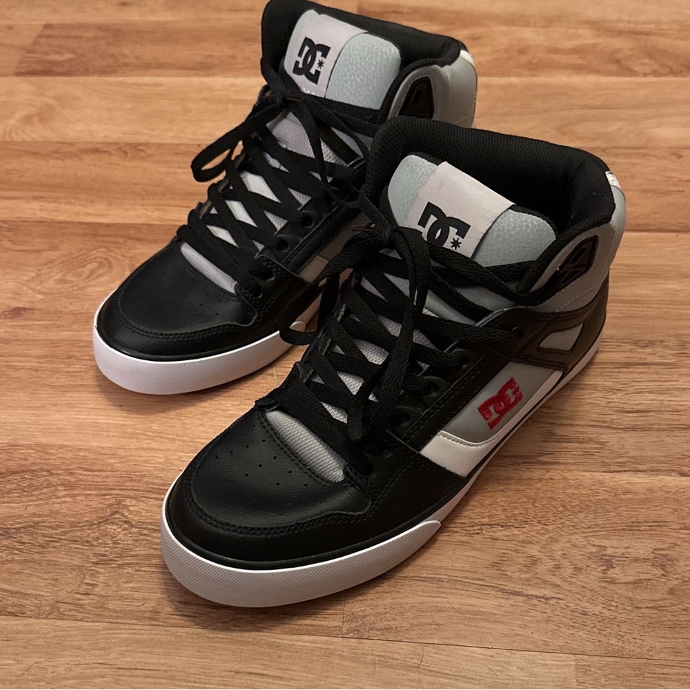 DC Mid tops